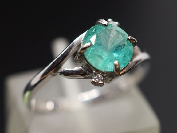 Серебряное кольцо с натуральным бериллом и фианитами - 137