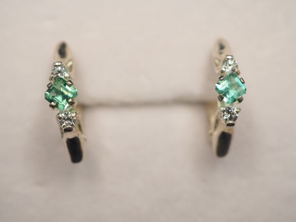 Серьги из серебра с изумрудами 0.26 карат - 52