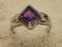 серебреное кольцо с натуральным аметистом-483