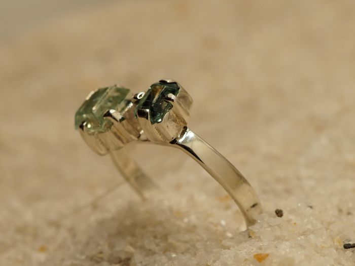 Серебряное кольцо 925 пробы с уральским бериллами-663