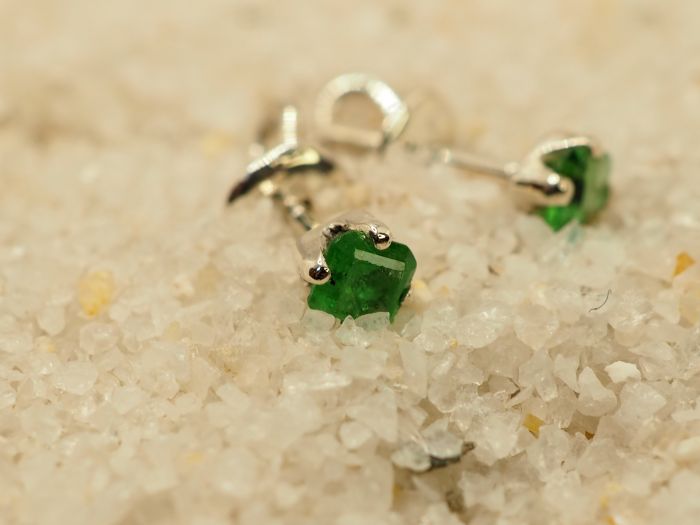 Пусеты с натуральными изумрудами-691